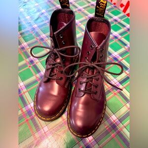 Dr Marten books NEW condition US size 8 EU 38 burgundy